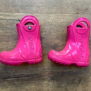 Pink size 7 toddler croc rain boots